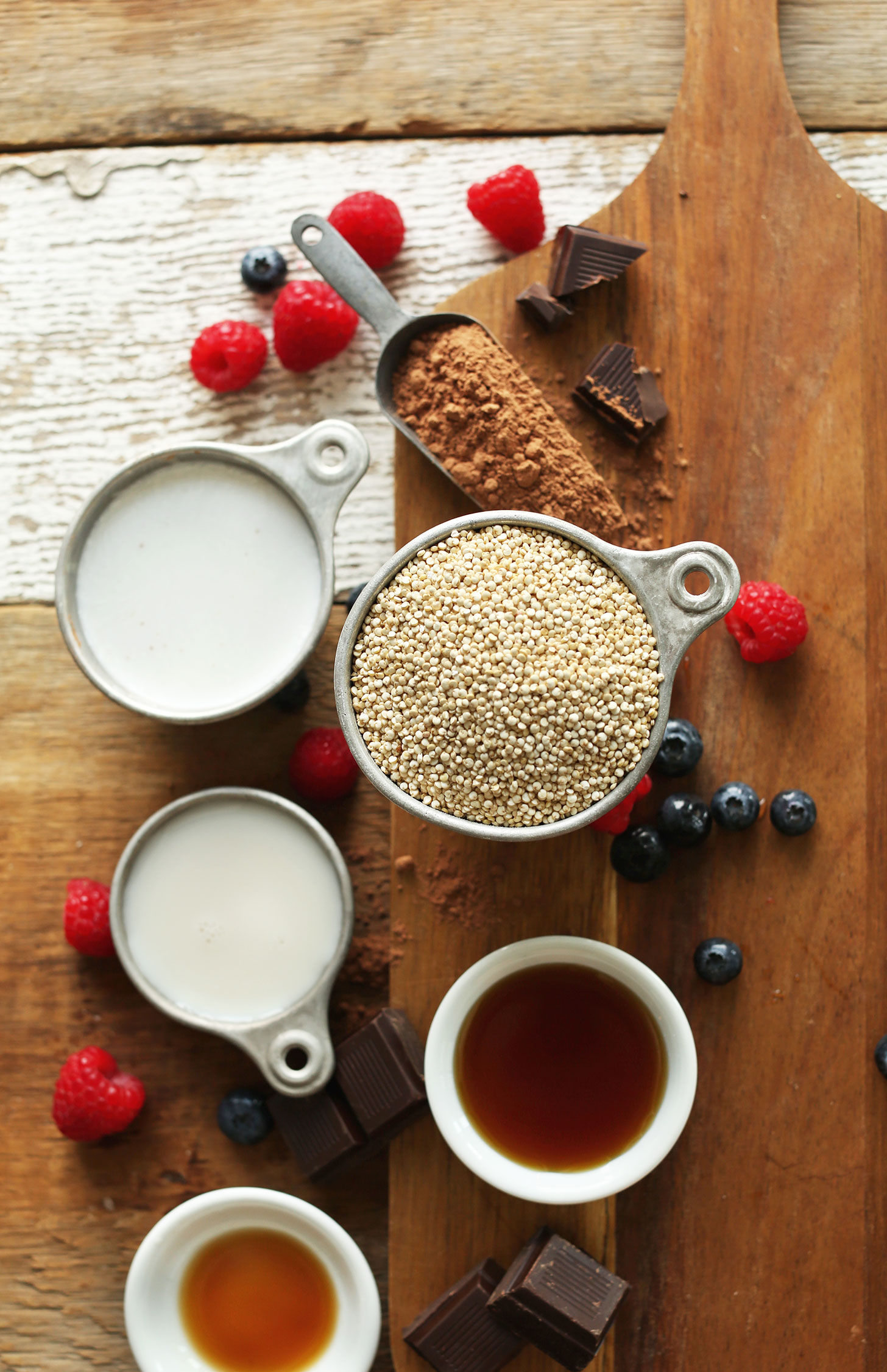 Dark Chocolate Quinoa Breakfast Bowl