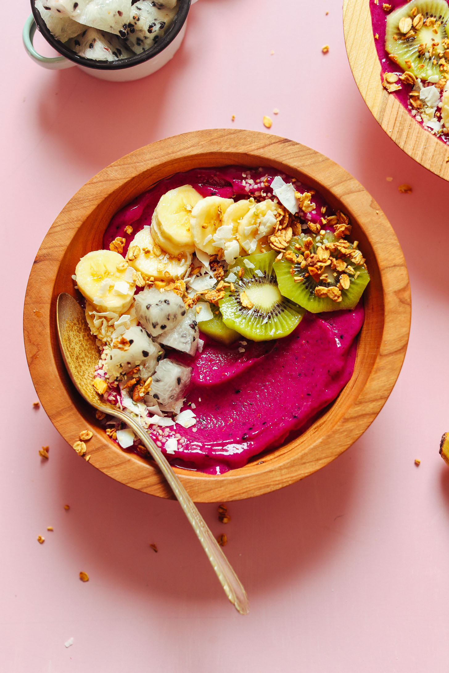 Creamy Dragon Fruit Smoothie Bowl