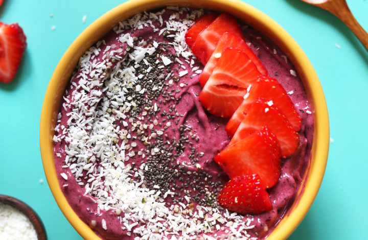 My Go-To Smoothie Bowl (5 minutes!)