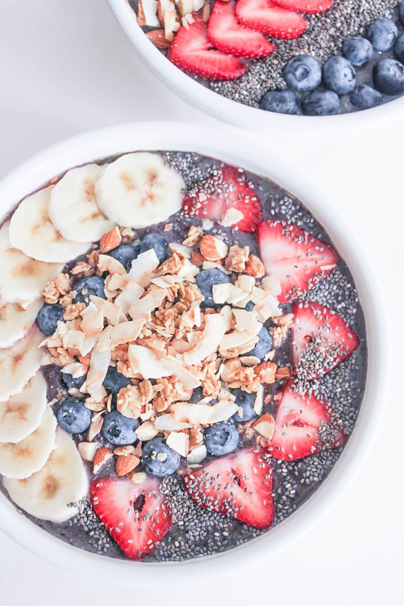 Vegan Berry Crunch Smoothie Bowl